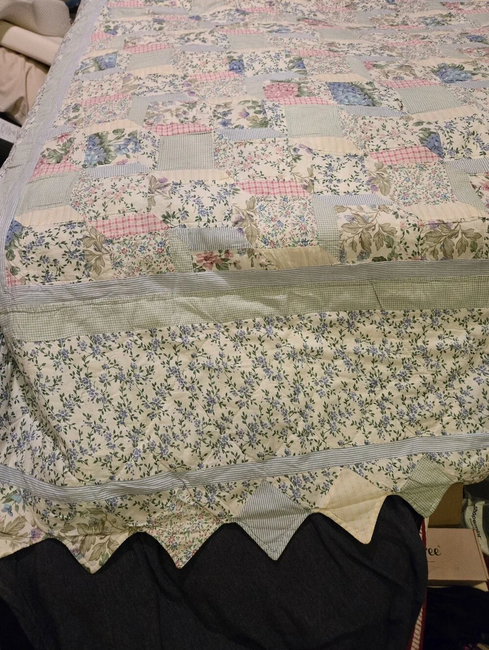Cottage French Country style quilt Queen Sz Mach made Blue/Pink Floral 94